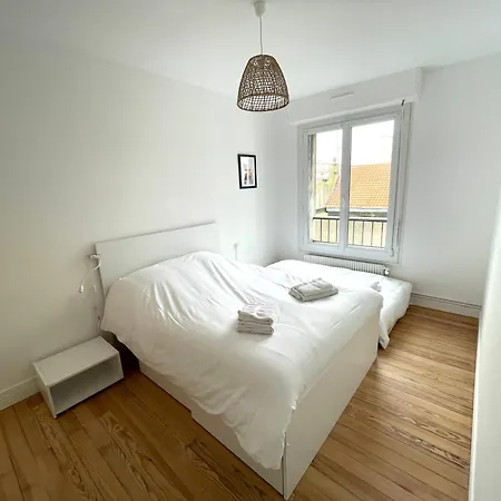 La Criée, Un Balcon Sur Le Port